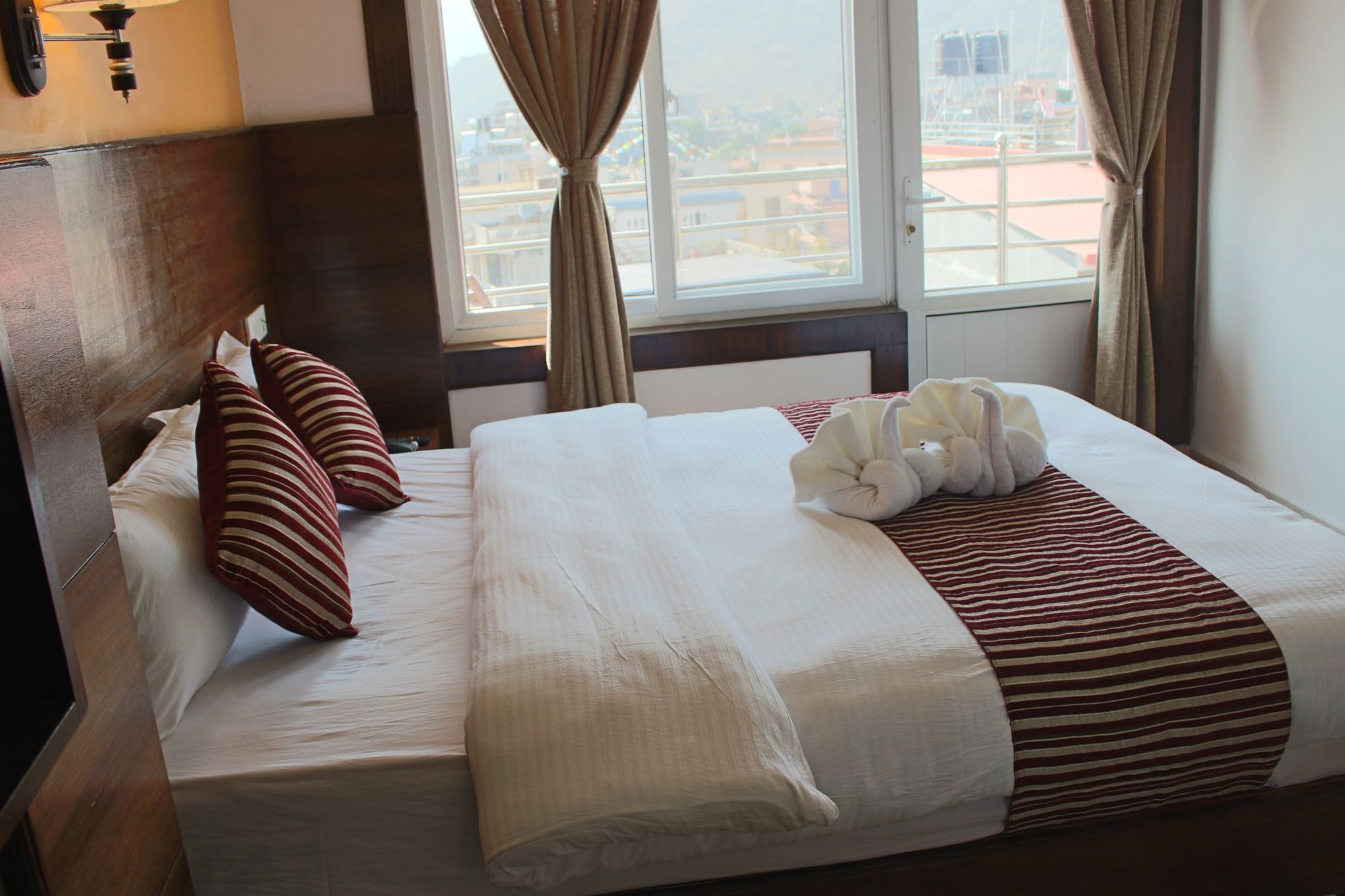 Hotel Lakeside โพคารา ภายนอก รูปภาพ